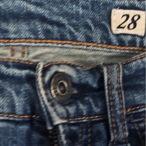 Vintage Levi's | Denim Shorts | Women's | 28 | Cuffed Mid-Wash | The Denim Jean - Picture 8 of 10